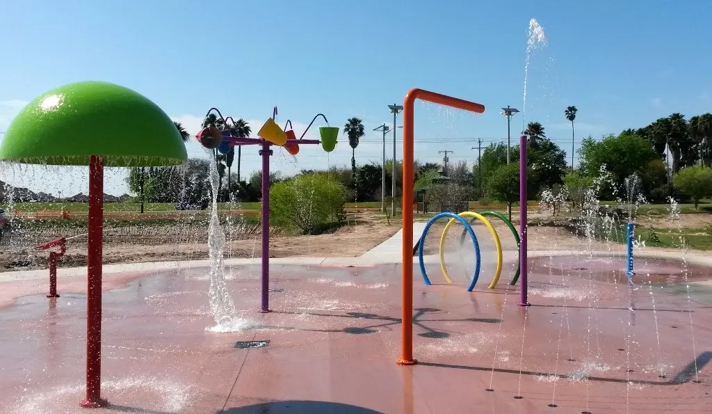 Splash pad with a water mushroom, water arches and ground jets